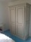 Armoire de chambre patinée