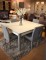 table de repas en chene patiné et chaise en loom gris ciment - coup de soleil mobilier