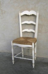 chaise provençale peinte assise en paille - coup de soleil mobilier 
