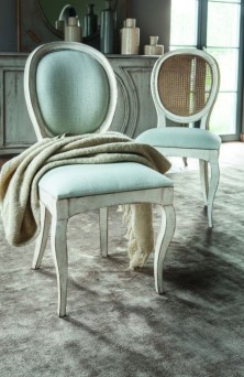 CHAISE MEDAILLON 