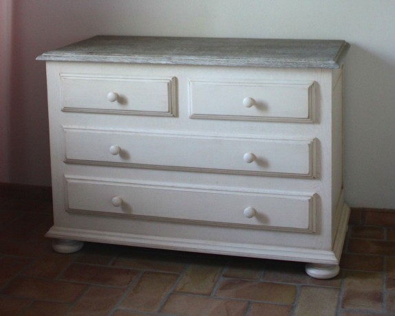 commode blanche patinée